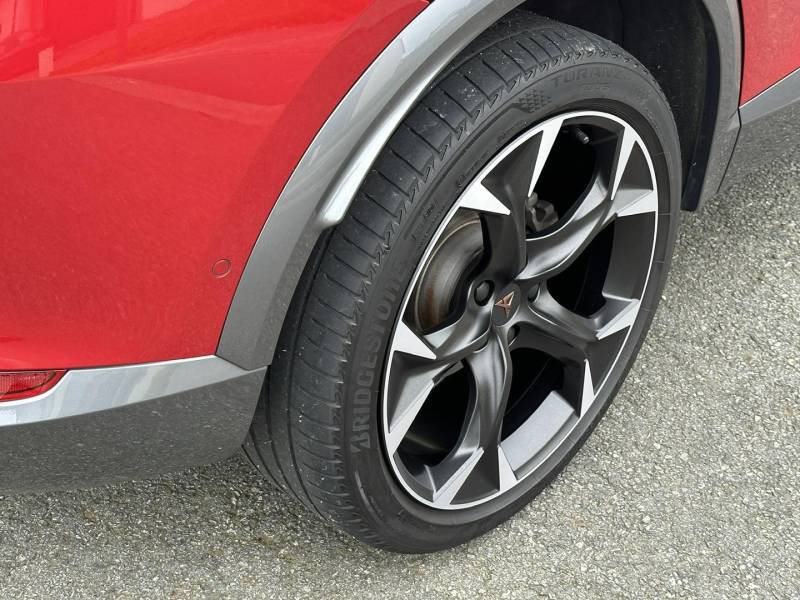 Application protection céramique Titan Coatings sur un Cupra Formentor près du Mans