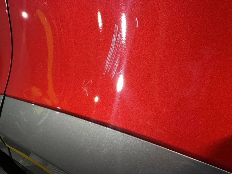 Application protection céramique Titan Coatings sur un Cupra Formentor près du Mans