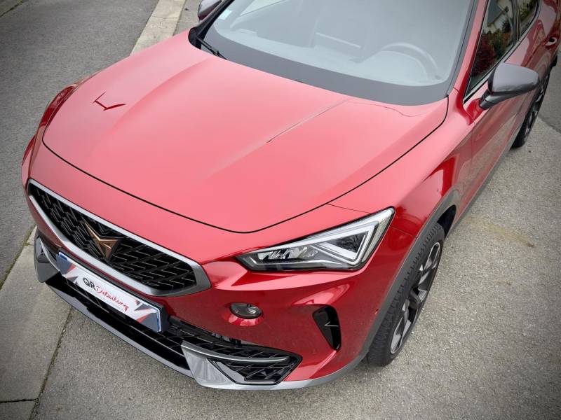 Application protection céramique Titan Coatings sur un Cupra Formentor près du Mans