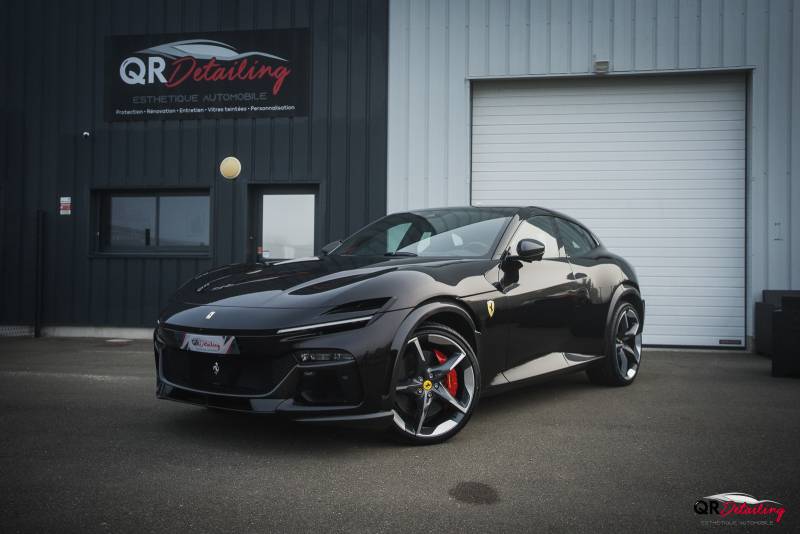 Pose d'un film de protection de carrosserie PPF APOLLO sur un Ferrari Purosangue près d'Angers, Maine-et-Loire (49)