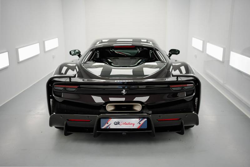 Protection PPF complète sur Ferrari 296 Speciale noir Purosangue près de Rennes et Laval