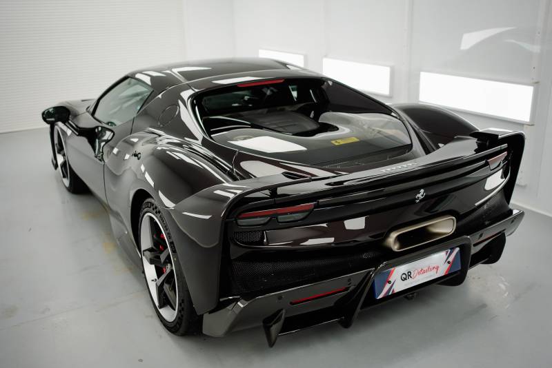 Protection PPF complète sur Ferrari 296 Speciale noir Purosangue près de Rennes et Laval
