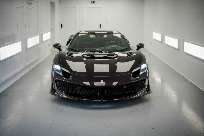 Protection PPF complète sur Ferrari 296 Speciale noir Purosangue près de Rennes et Laval